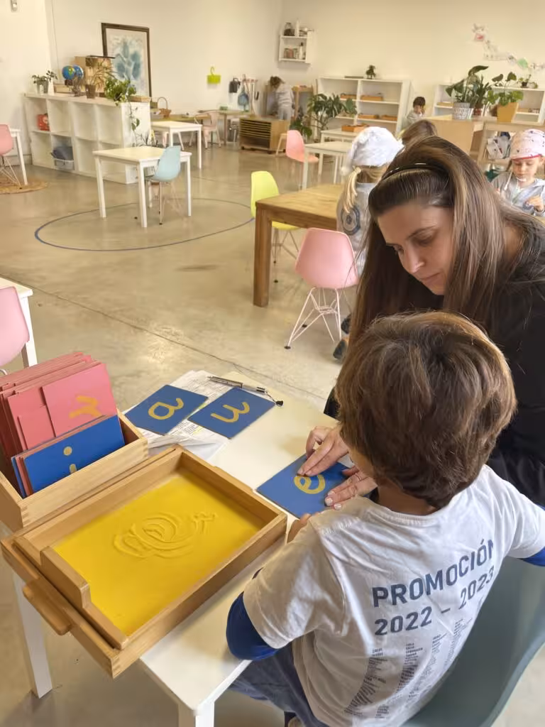 Equipo educativo comprometido