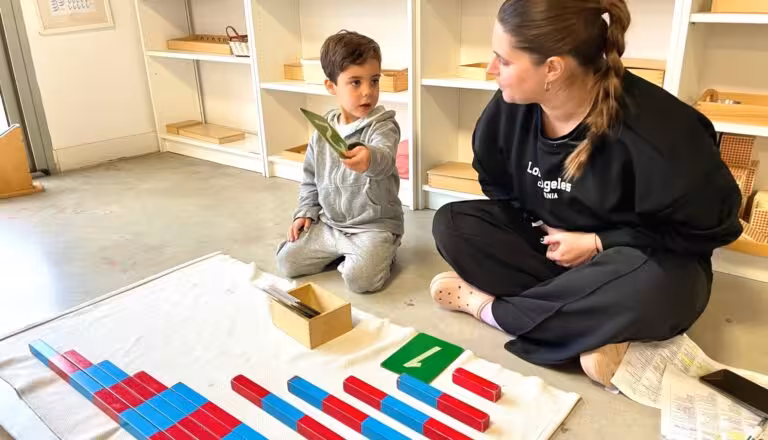 Casa de Niños - Guide working with children