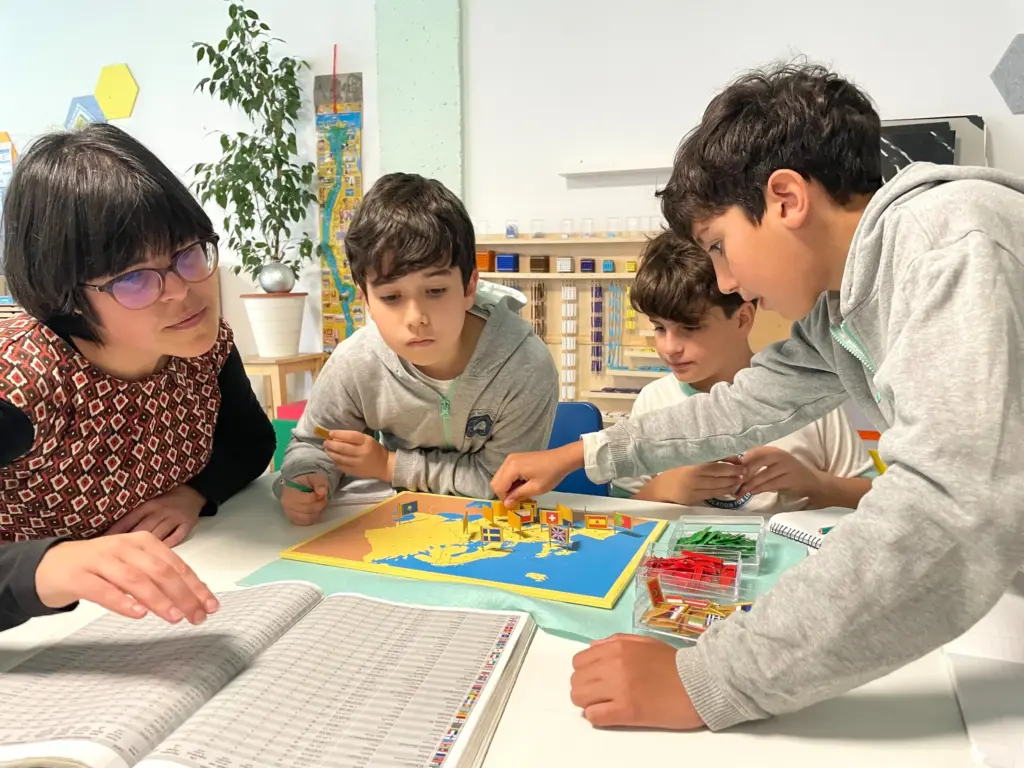 Alumnos del IMS aprendiendo sobre los países del mundo