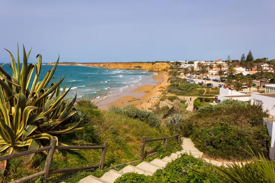 Babysitter in Tarifa - Babysitter in Tarifa: Traditionelle Kinderbetreuung oder Montessori-Begleitung? (Leitfaden für Familien)