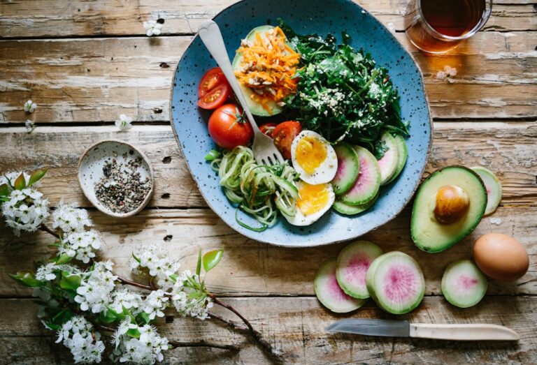 ¿Qué puede comer un bebé de 6 meses? [Guía Montessori para familias]