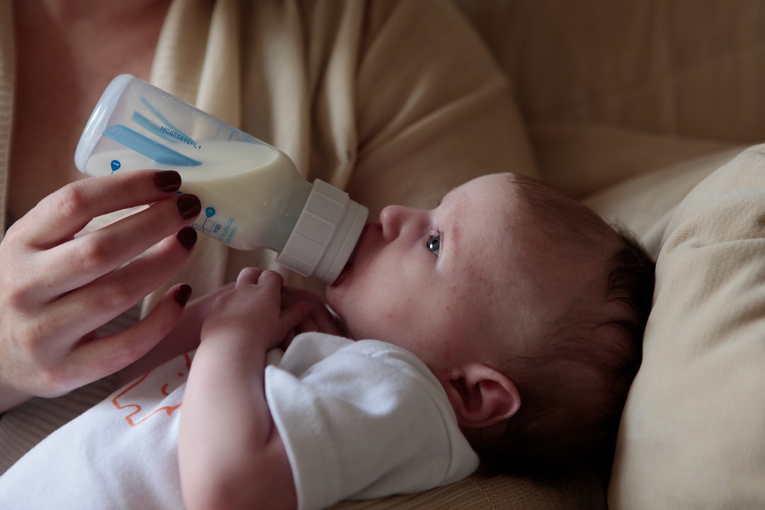 Beikost für 4 Monate alte Babys: Montessori-Anleitung für Familien