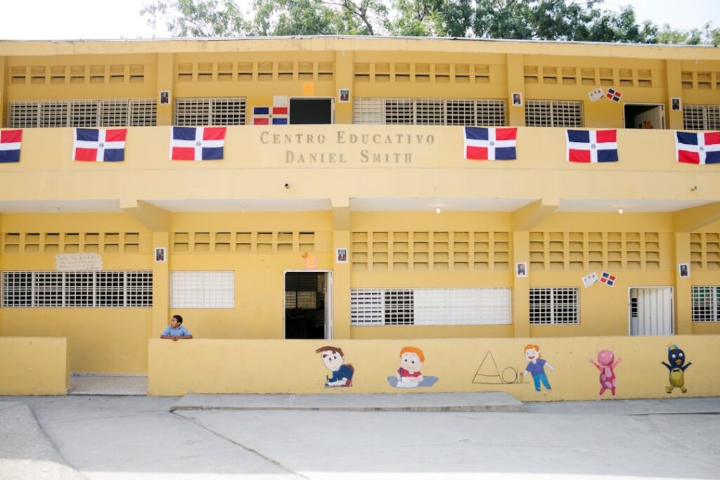 Bilingual Montessori School in Sotogrande: Real Immersion vs Traditional? [Ultimate Guide]