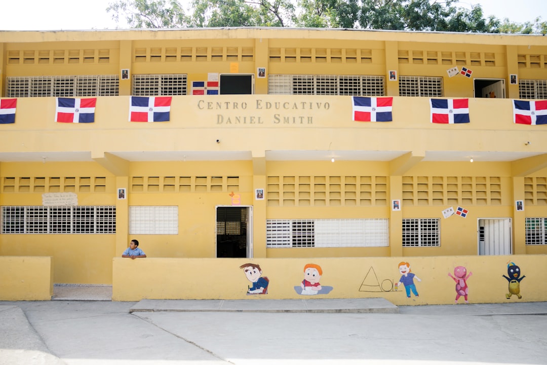 Zweisprachige Montessori Schule in Sotogrande: Methode vs. Tradition [Vollständiger Leitfaden]