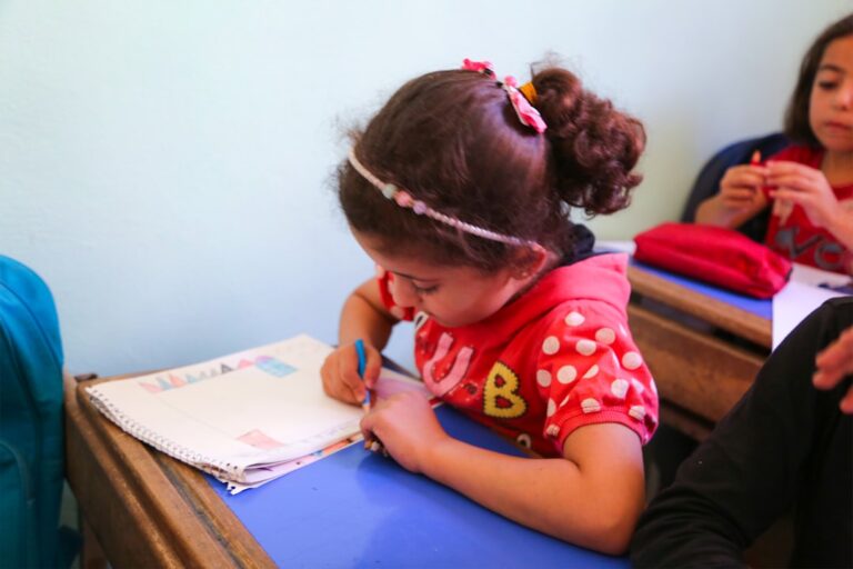 Juegos para niños de 2 años: guía Montessori para el desarrollo [Método Montessori]