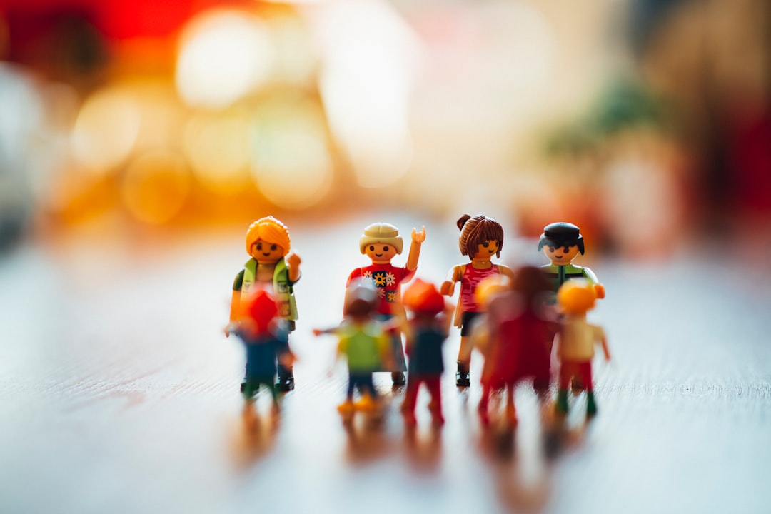 centros infantiles en Sabinillas - Niños de diferentes edades jugando juntos en un centro infantil