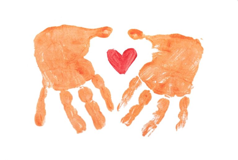 children painting