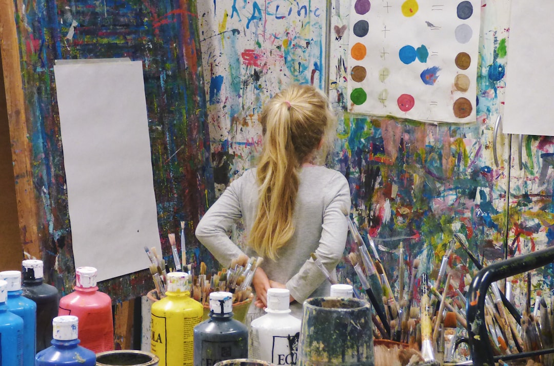 children painting