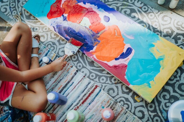 children painting