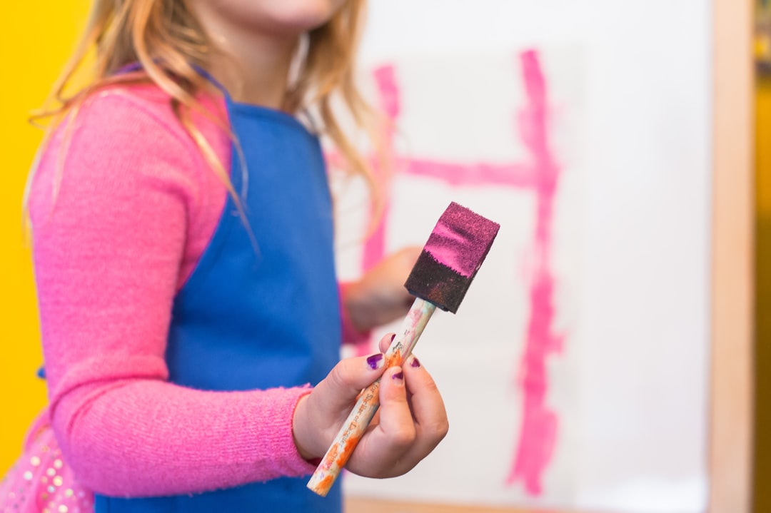 children painting