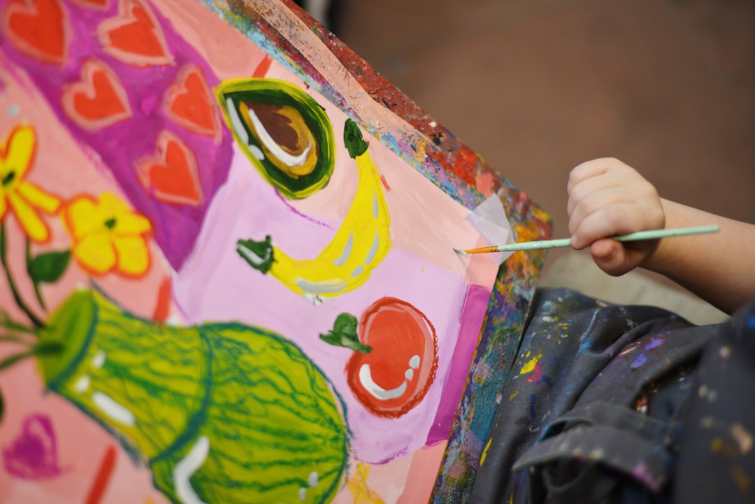 children painting
