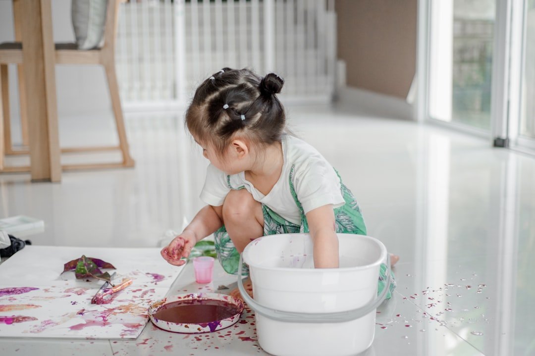 children painting