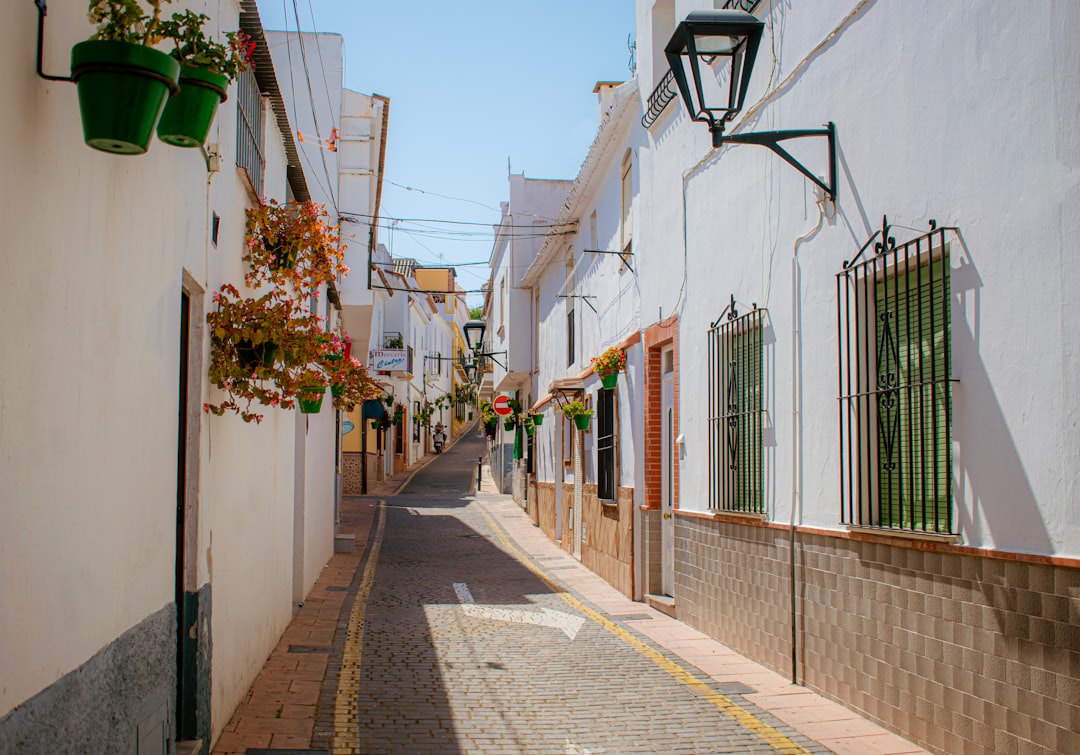 Canguro bilingüe en Estepona: experiencia real [Guía 2026]