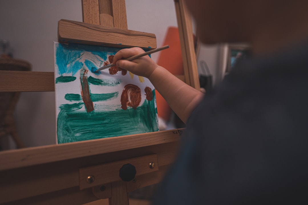 children painting