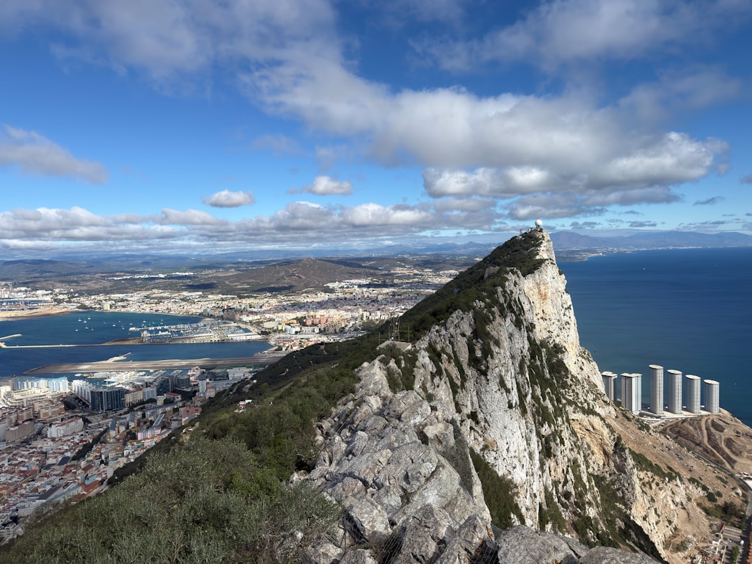 Colegios alternativos cerca de Gibraltar para residentes [Guía]