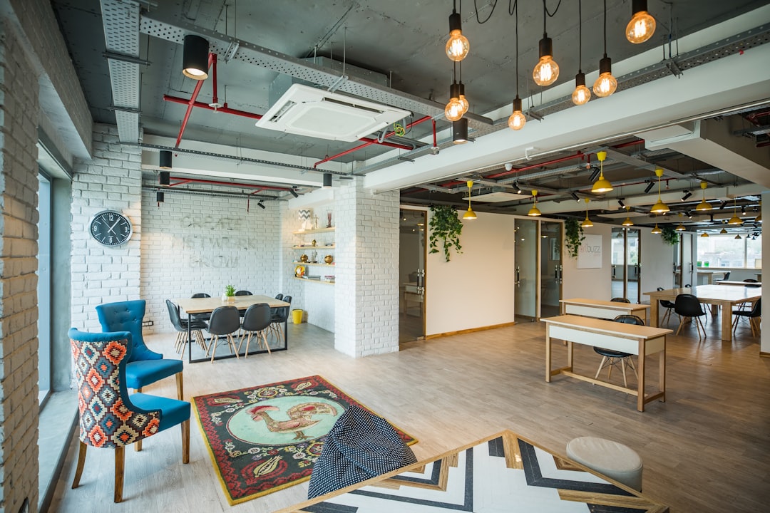 espacios coworking con guardería en Marbella - Los espacios coworking familiares combinan trabajo y cuidado infantil