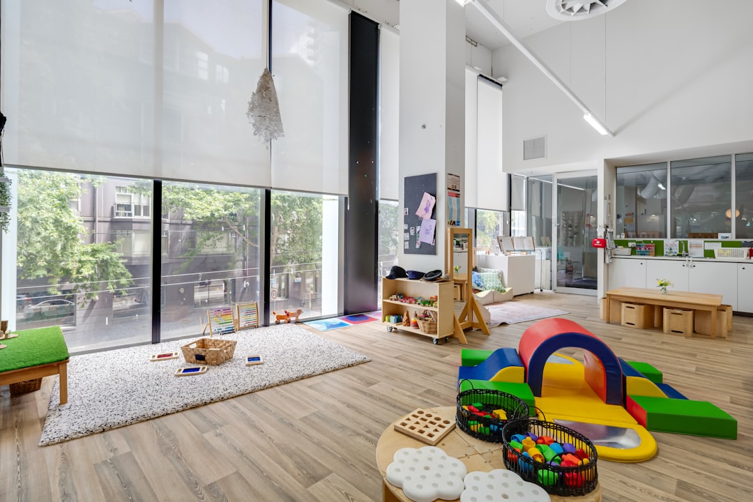 espacios coworking con guardería en Marbella - Un aula Montessori preparada para niños de 0 a 6 años