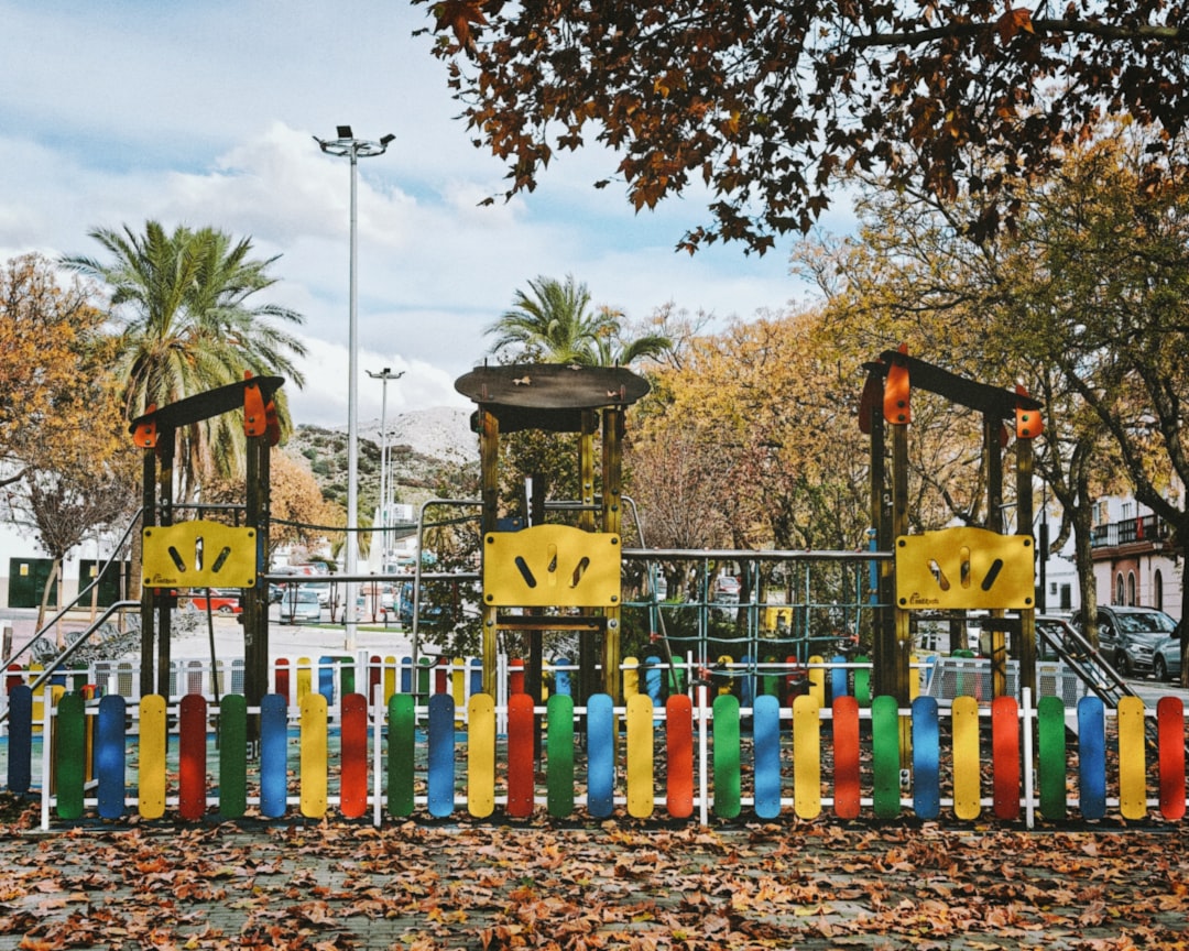 escuelas de fútbol base Marbella - Familias animando en un partido de fútbol juvenil