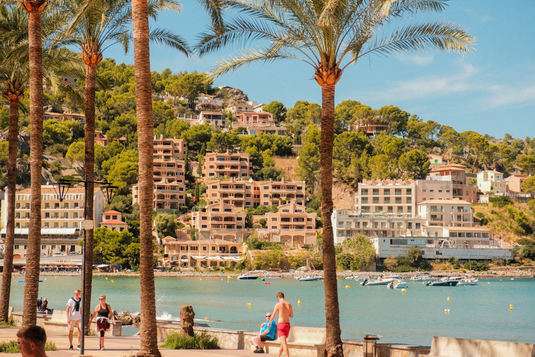 escuela infantil bilingüe en Manilva - Familia en la Costa del Sol durante una mañana rutinaria