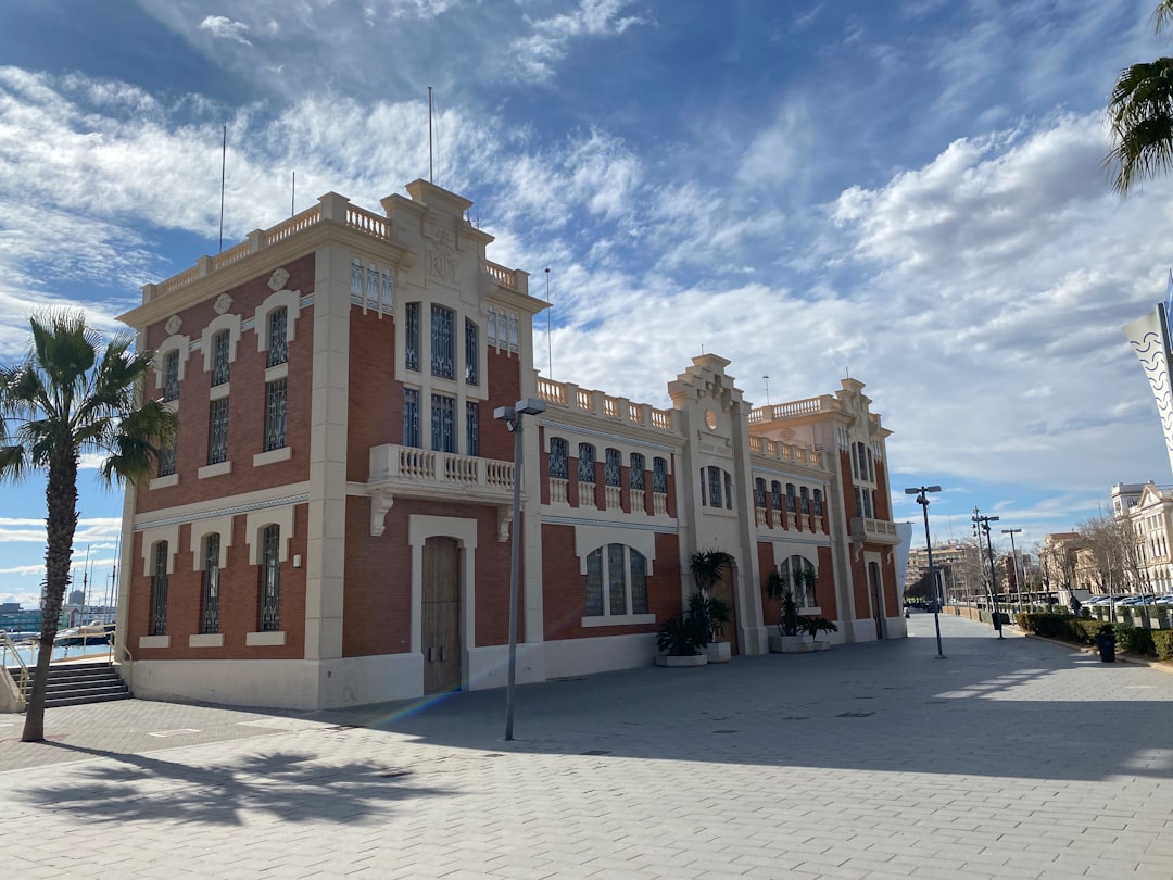 centros bilingües con pedagogías activas - Entorno seguro y luminoso de un colegio internacional en la Costa del Sol