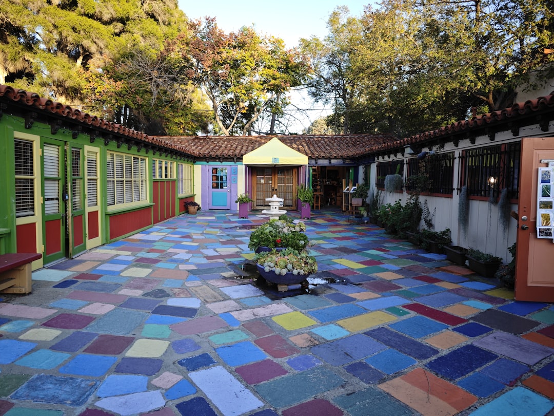 guarderías bilingües en Manilva - Aula Montessori con materiales al alcance del niño