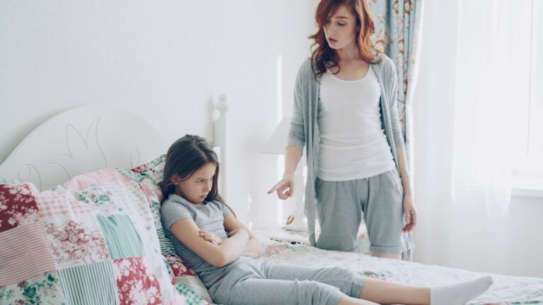 positive Erziehung - Positive Erziehung: Leitfaden für Familien, die Grenzen ohne Schreie setzen möchten