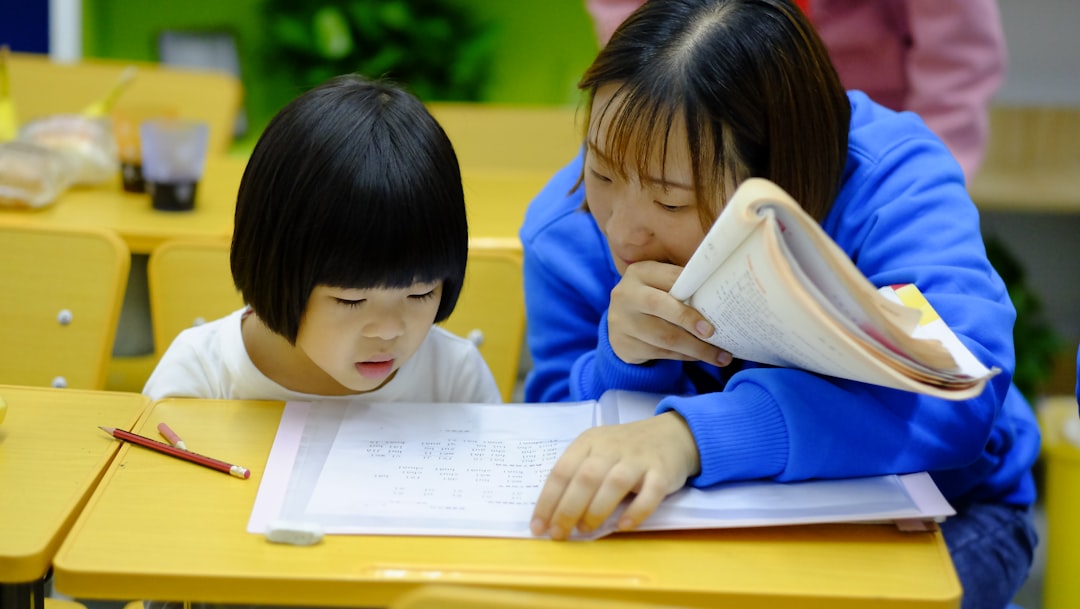 neurociencia Montessori - Niños bilingües fortaleciendo su función ejecutiva
