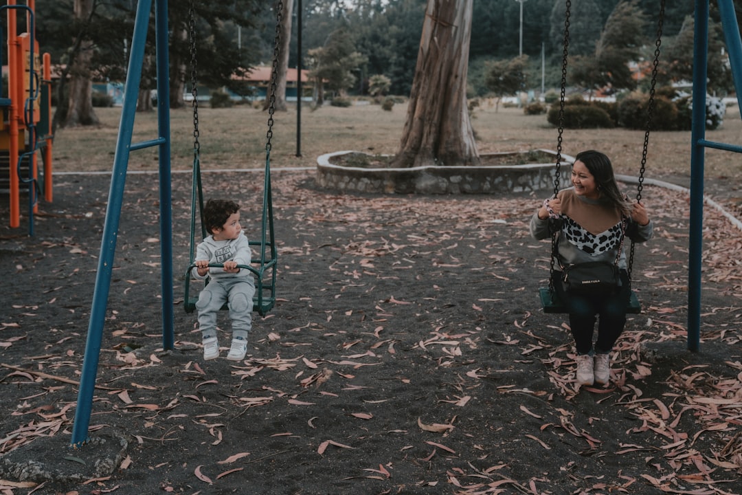 evolución lingüística - Conversación cotidiana entre padre e hijo en un parque