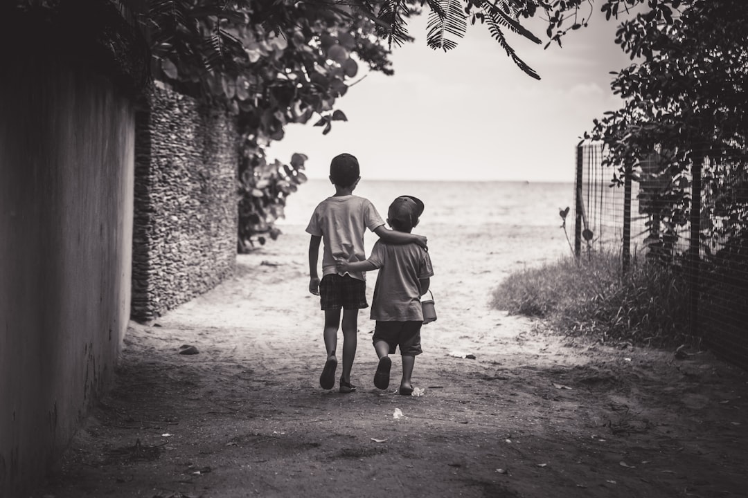 Montessori sibling conflict - Montessori Guide to Sibling Conflict: Parenting Tips for International Families in Sotogrande
