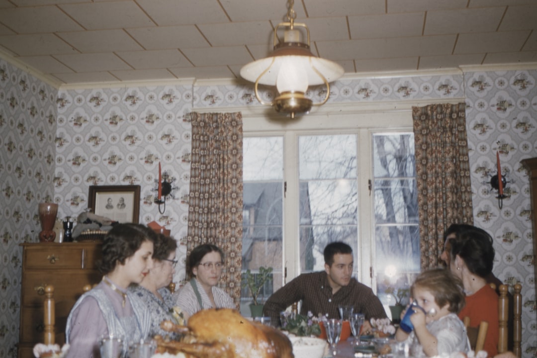 ratos de calidad en familia - La cena sin pantallas es un ritual simple con un impacto enorme en el vínculo y la comunicación familiar.