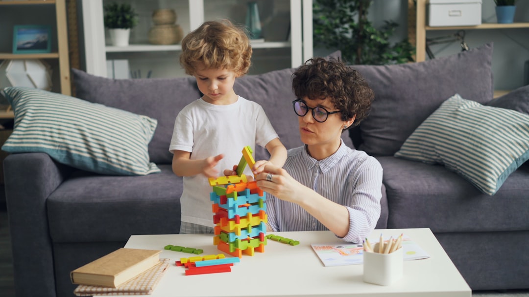 regulación emocional del enfado - child building blocks