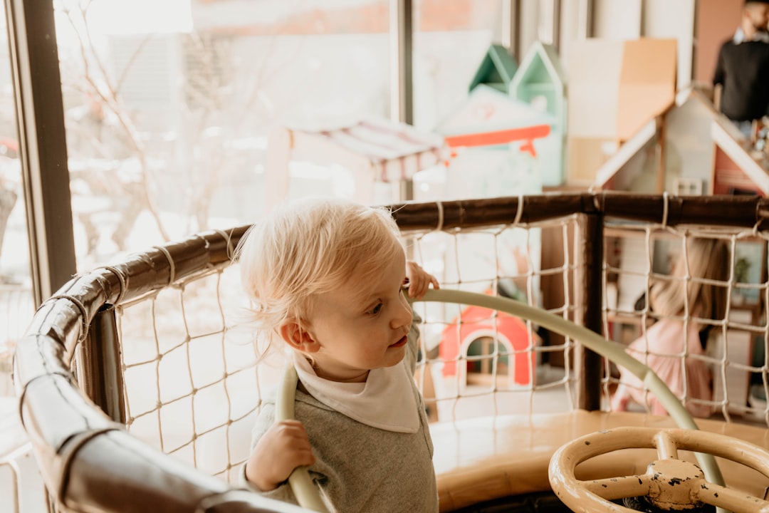 celos del bebé - Aula Montessori del Nido donde se trabajan las emociones desde los primeros meses