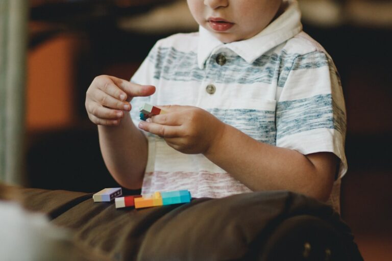 Diferencia entre Montessori y Reggio Emilia [Guía para Familias]