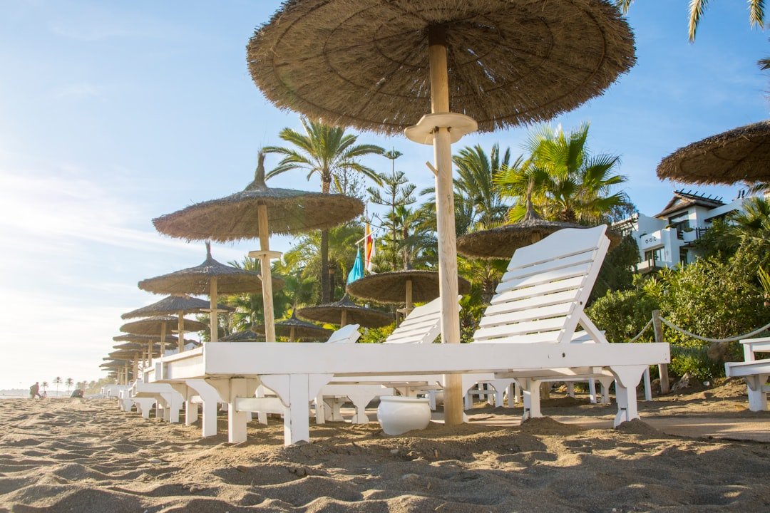 mejores guarderías en Marbella - Pequeño feliz en una guardería de calidad