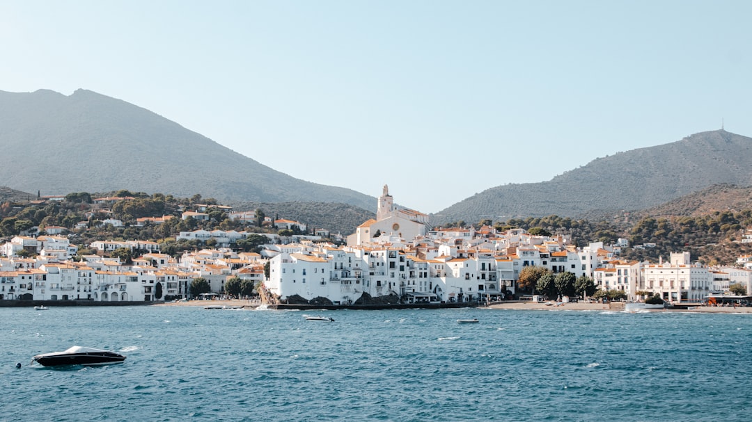 guarderías recomendadas en Sabinillas - Pueblo costero del sur de España al amanecer