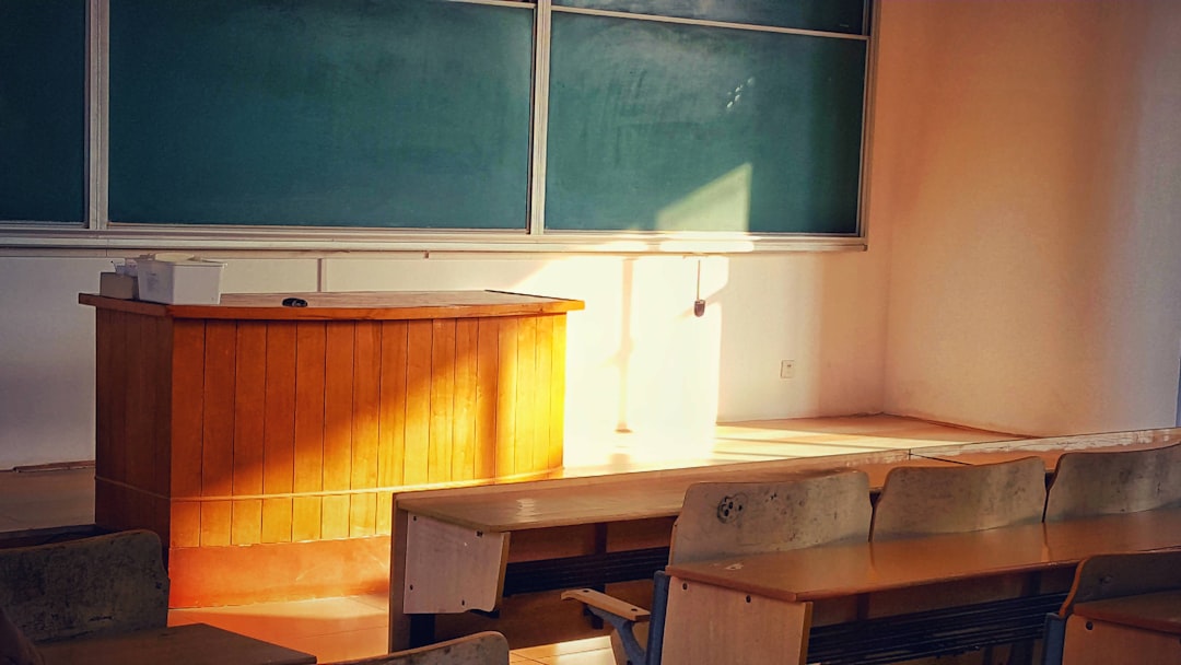 mi hijo no quiere ir al colegio en estepona - Aula Montessori con materiales diseñados para cada etapa de desarrollo