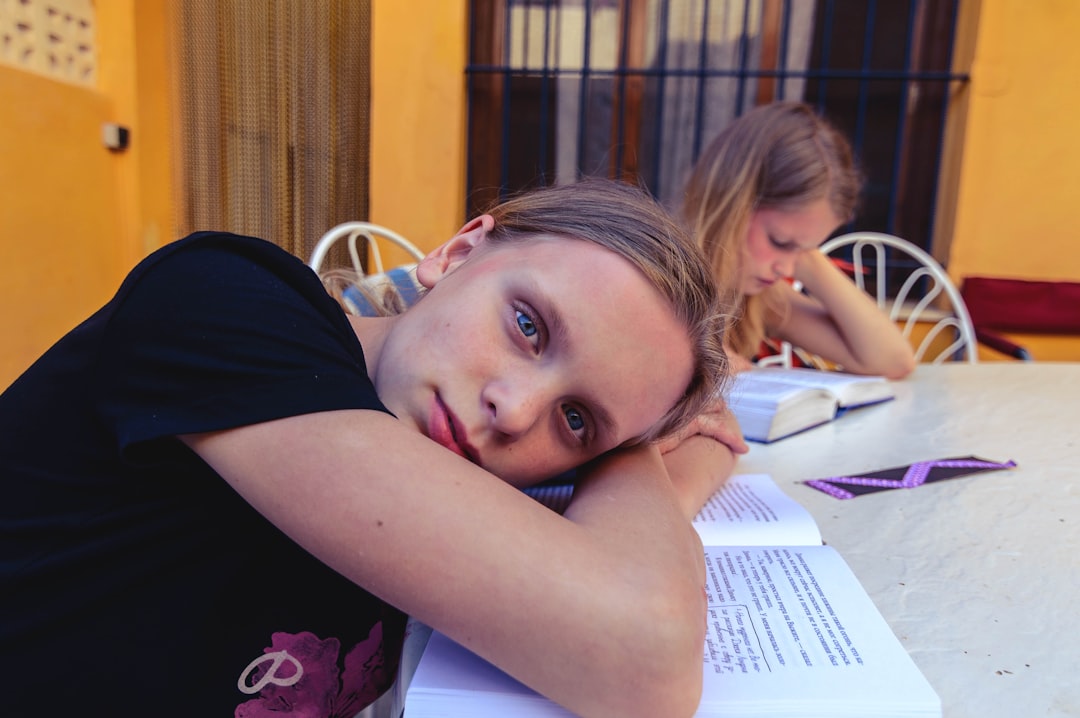 mi hijo no se adapta al colegio en Marbella qué hago - En un aula Montessori, los niños trabajan a su ritmo, lo que elimina gran parte de la frustración escolar