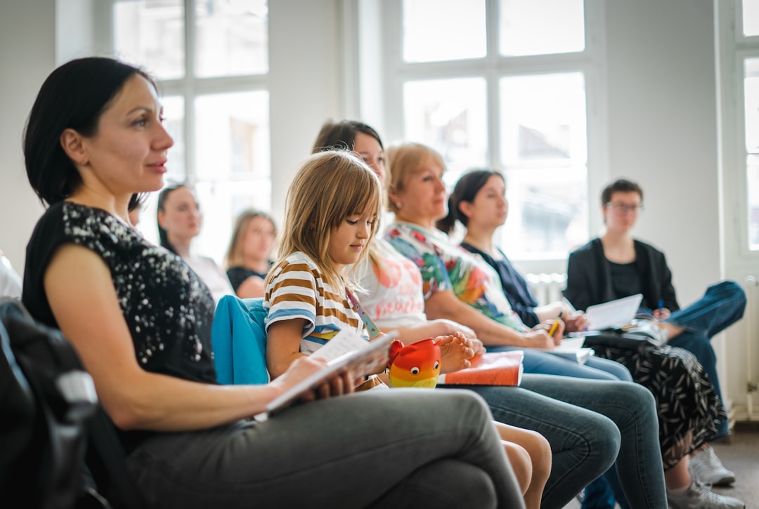 mejor centro educativo Sotogrande - Padres en una reunión con el equipo docente del colegio