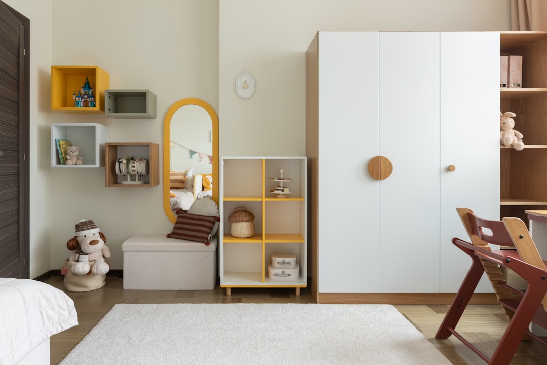 tiendas de mobiliario Montessori infantil Marbella - Espacio de juego Montessori con mobiliario a medida del niño