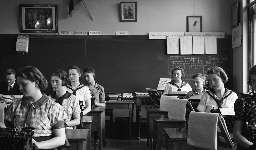 centro Montessori en San Roque - Familia visitando un colegio Montessori en San Roque