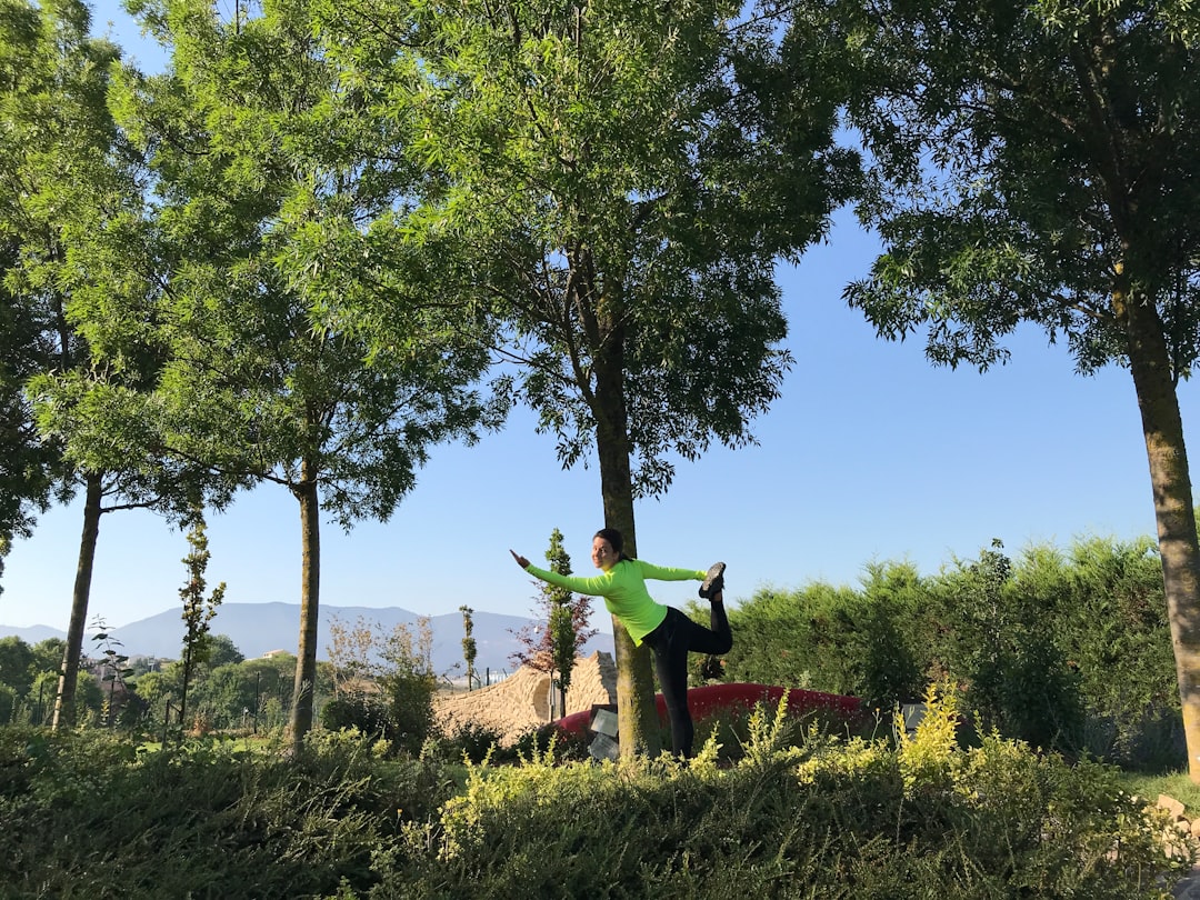 mejor escuela Montessori en la zona - Rincones al aire libre en el colegio de Sotogrande para el aprendizaje activo.
