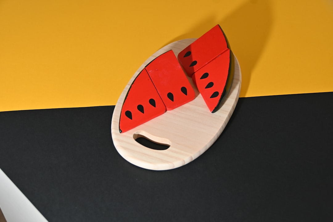 colegio Montessori cerca de San Roque - Detalle de los materiales de madera sensoriales característicos del método Montessori.