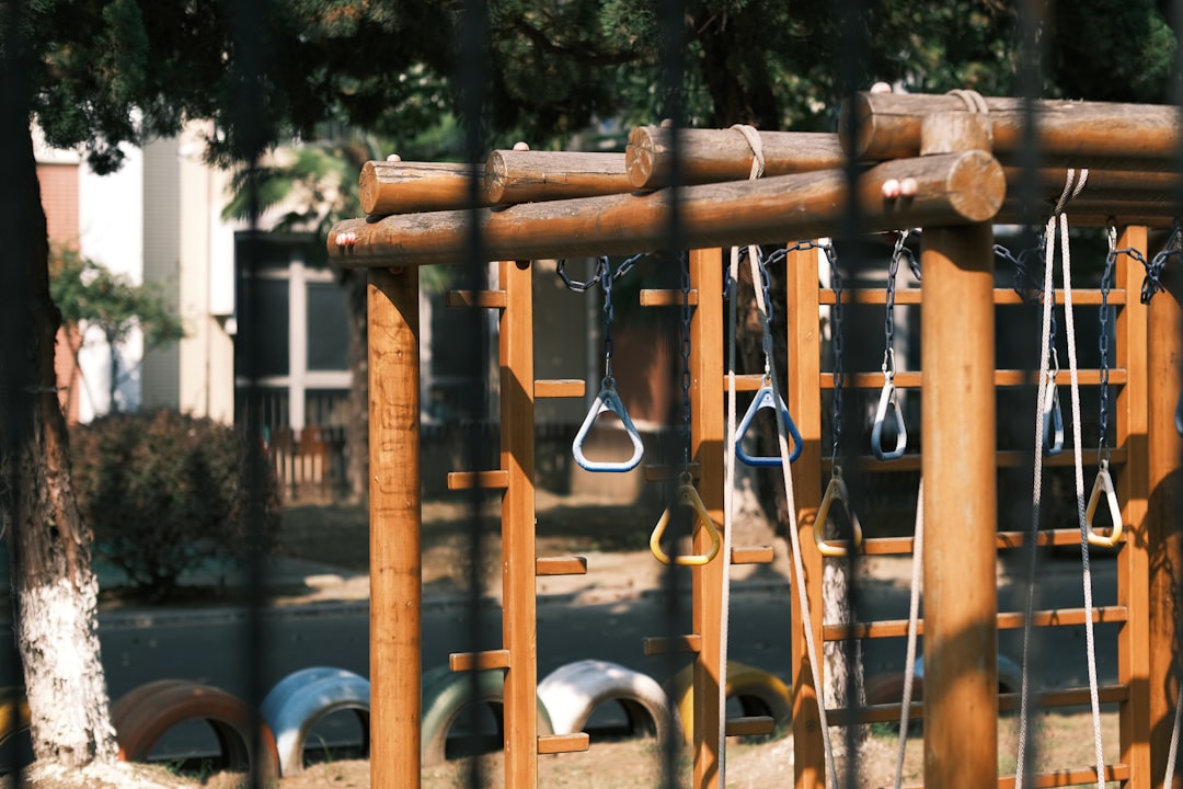 Mejor colegio Montessori en La Línea de la Concepción - Familia en el trayecto matutino hacia el colegio en Sotogrande