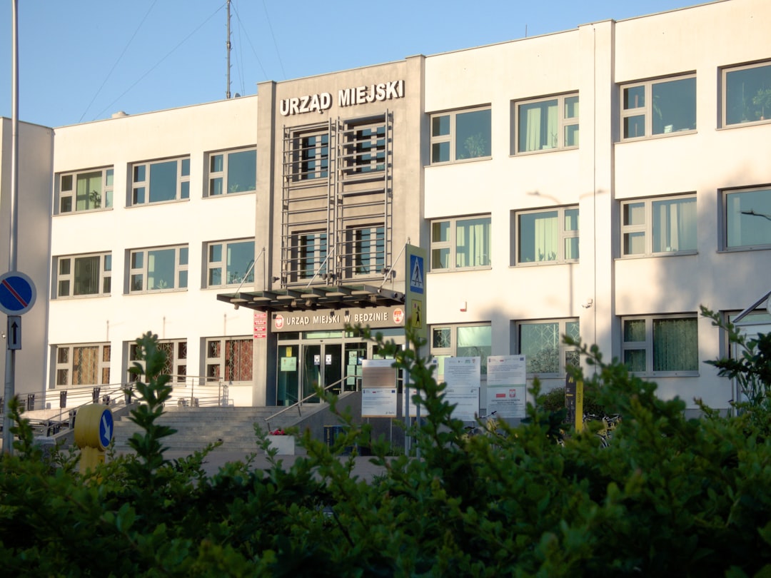 colegio Montessori en la zona de Marbella - Familia visitando un colegio internacional en la Costa del Sol