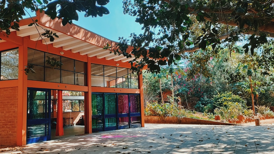 centro Montessori Sabinillas - Vista aérea de Sotogrande y su entorno natural en la Costa del Sol