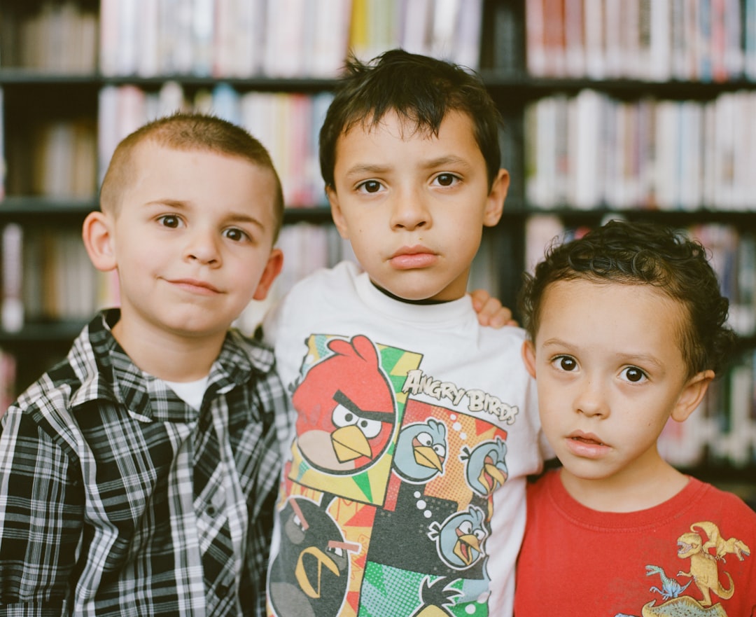 Mejor colegio Montessori en Campo de Gibraltar - Educación bilingüe: niños aprendiendo español e inglés de forma natural