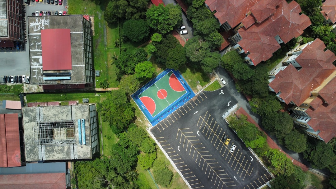 colegio Montessori en la zona - Materiales Montessori auténticos organizados en el aula
