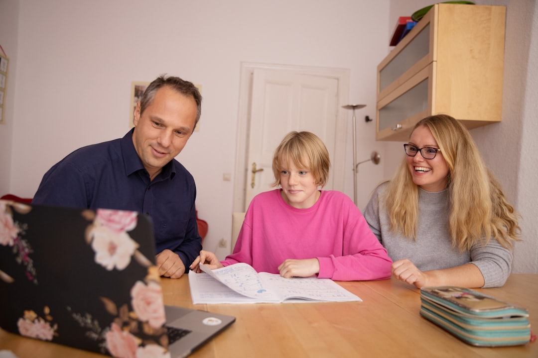 escuela Montessori cerca de Estepona - Tutoría familiar: la comunicación entre guías y familias es clave en Montessori
