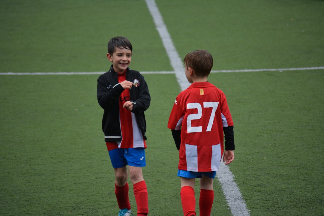 centro infantil Montessori Sotogrande - Familia visitando un colegio internacional durante el proceso de admisión