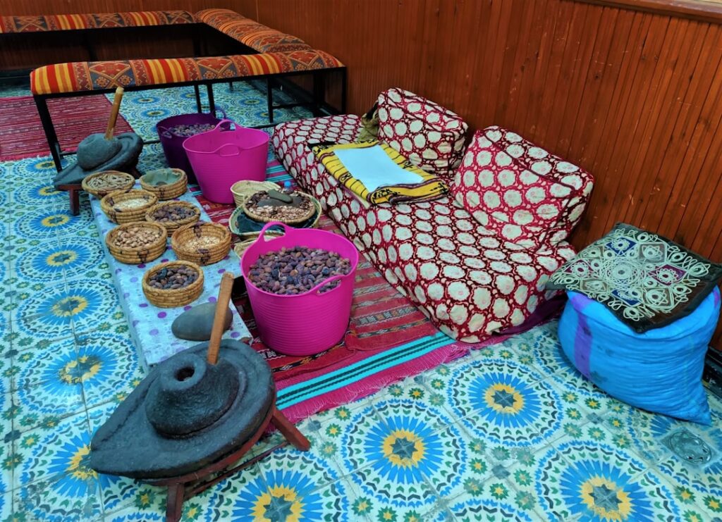 Aula Montessori con materiales sensoriales para niños de 0-3 años